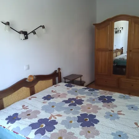 Poli Guest house *
