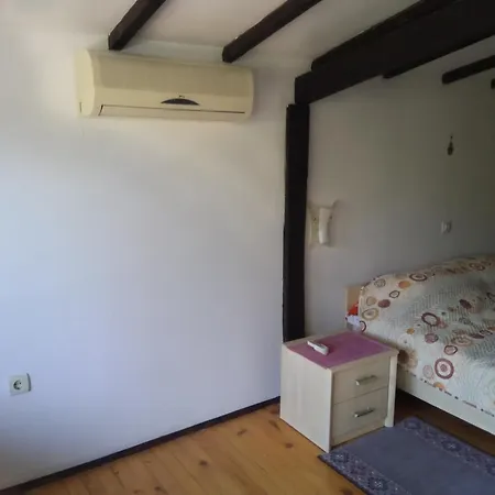 Poli Guest house *